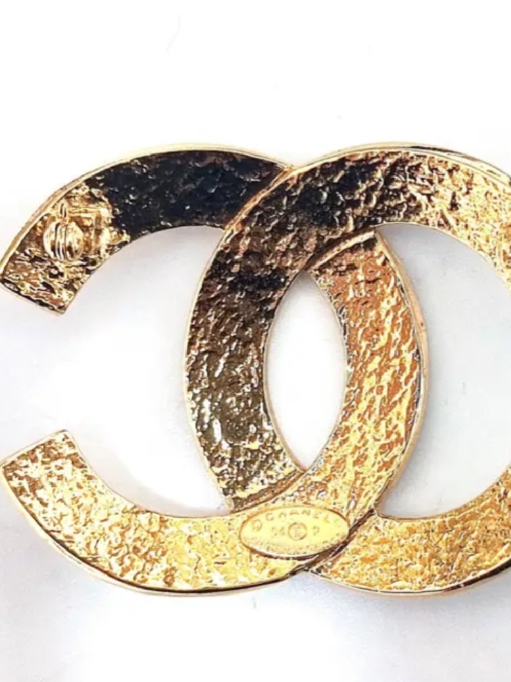CHANEL Gold Double CC Logo Brooch - Picture 3 of 5